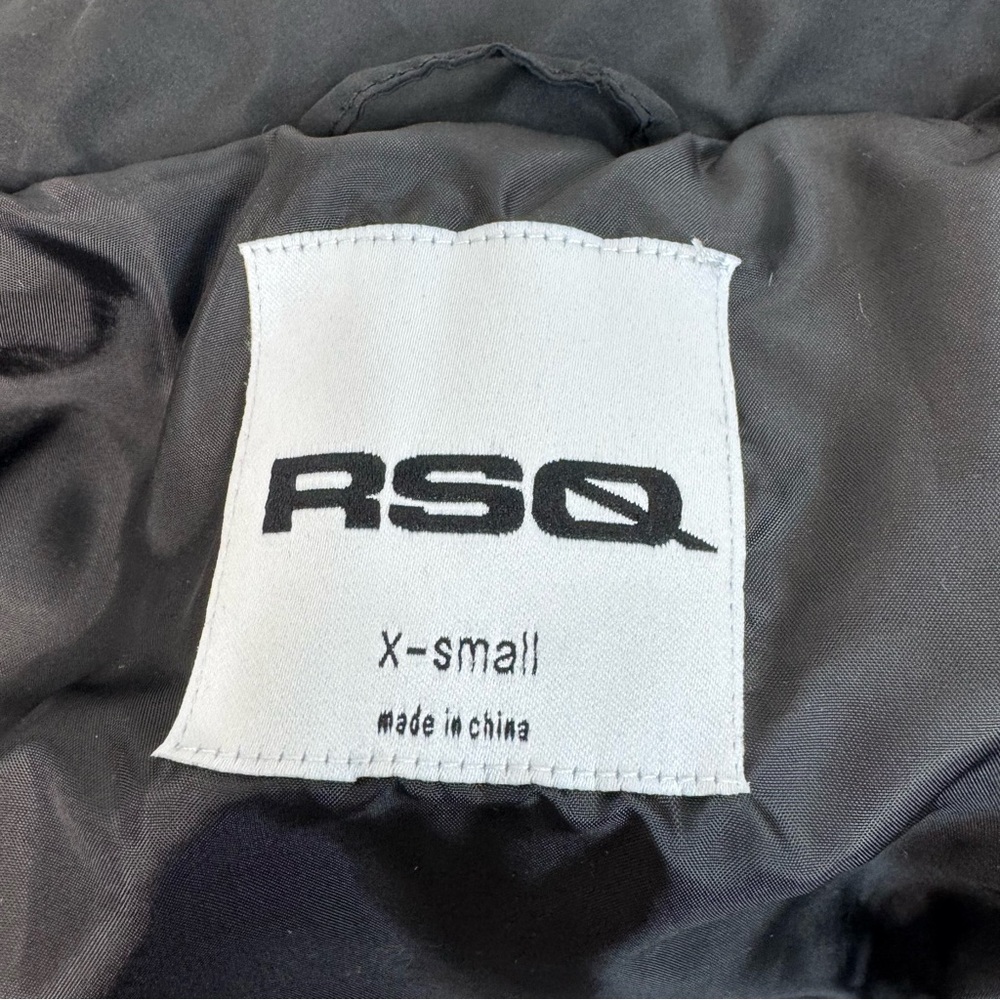 RSQ Black Puffer Vest Jacket Women’s Size XS Cinched Cropped - Picture 7 of 13